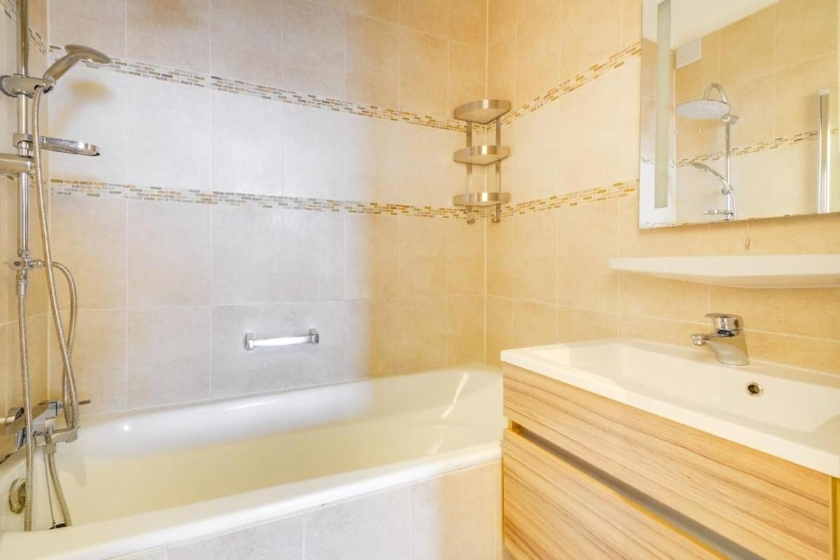 Apartment Modern 2 Bedroom With Pool And Gym