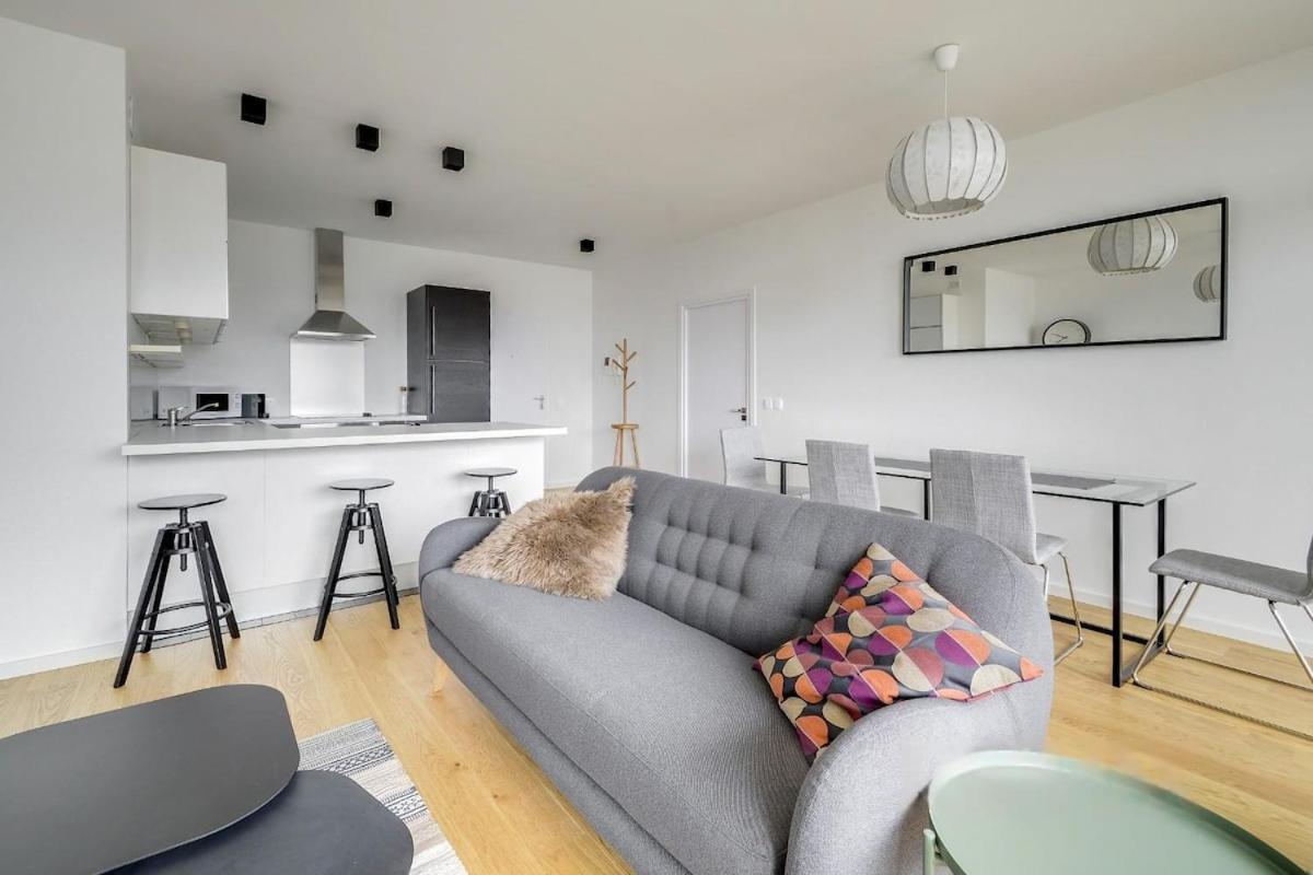Modern 2 Bedroom With Pool And Gym Apartment *